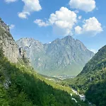 Bliss & Tours Vandrerhjem